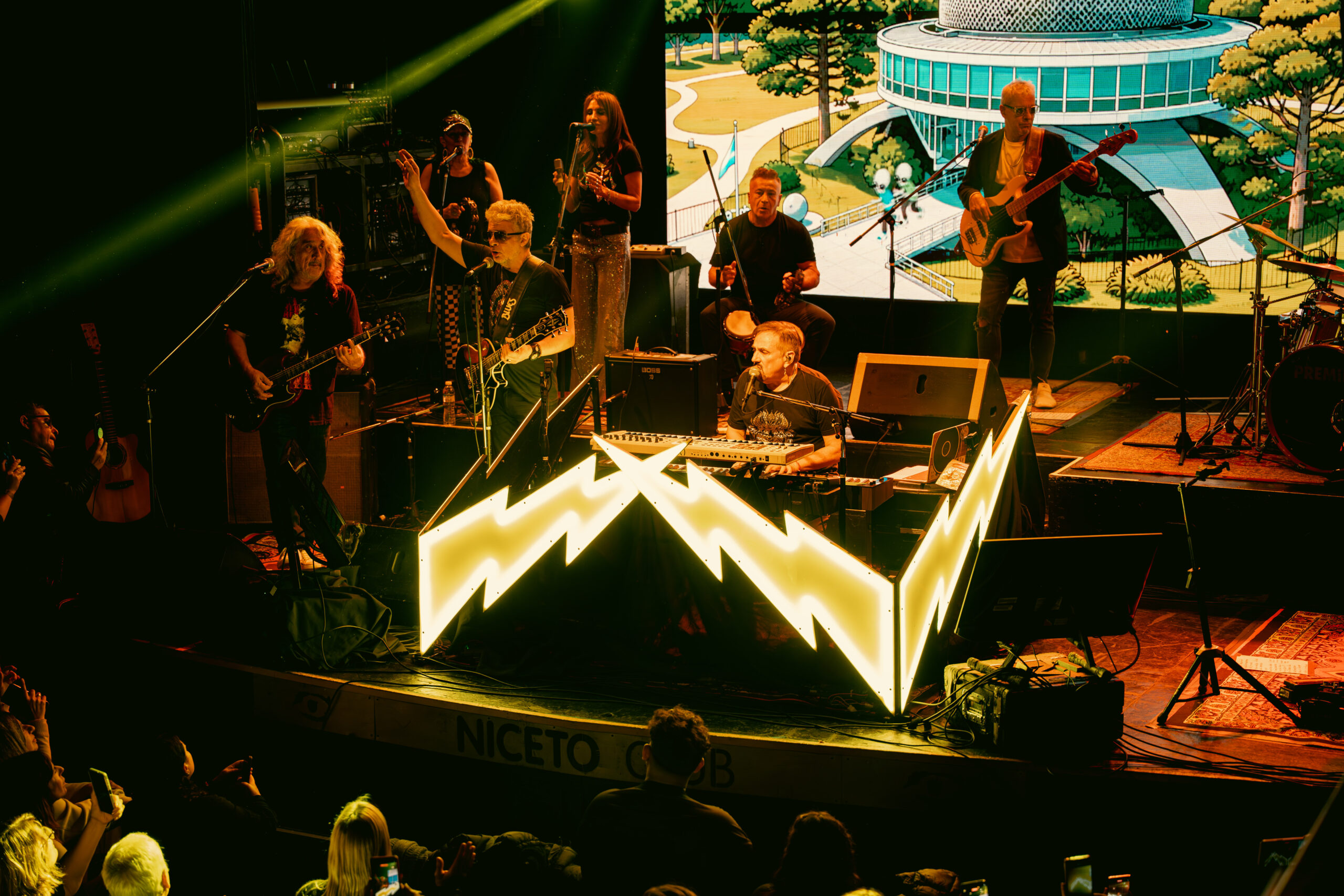 Alejandro Lerner vuelve al rock y presenta “De otro mundo” junto a Juanse