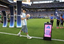 Bizarrap y el balón del Mundial: la foto que confirma que ya juega en otra liga