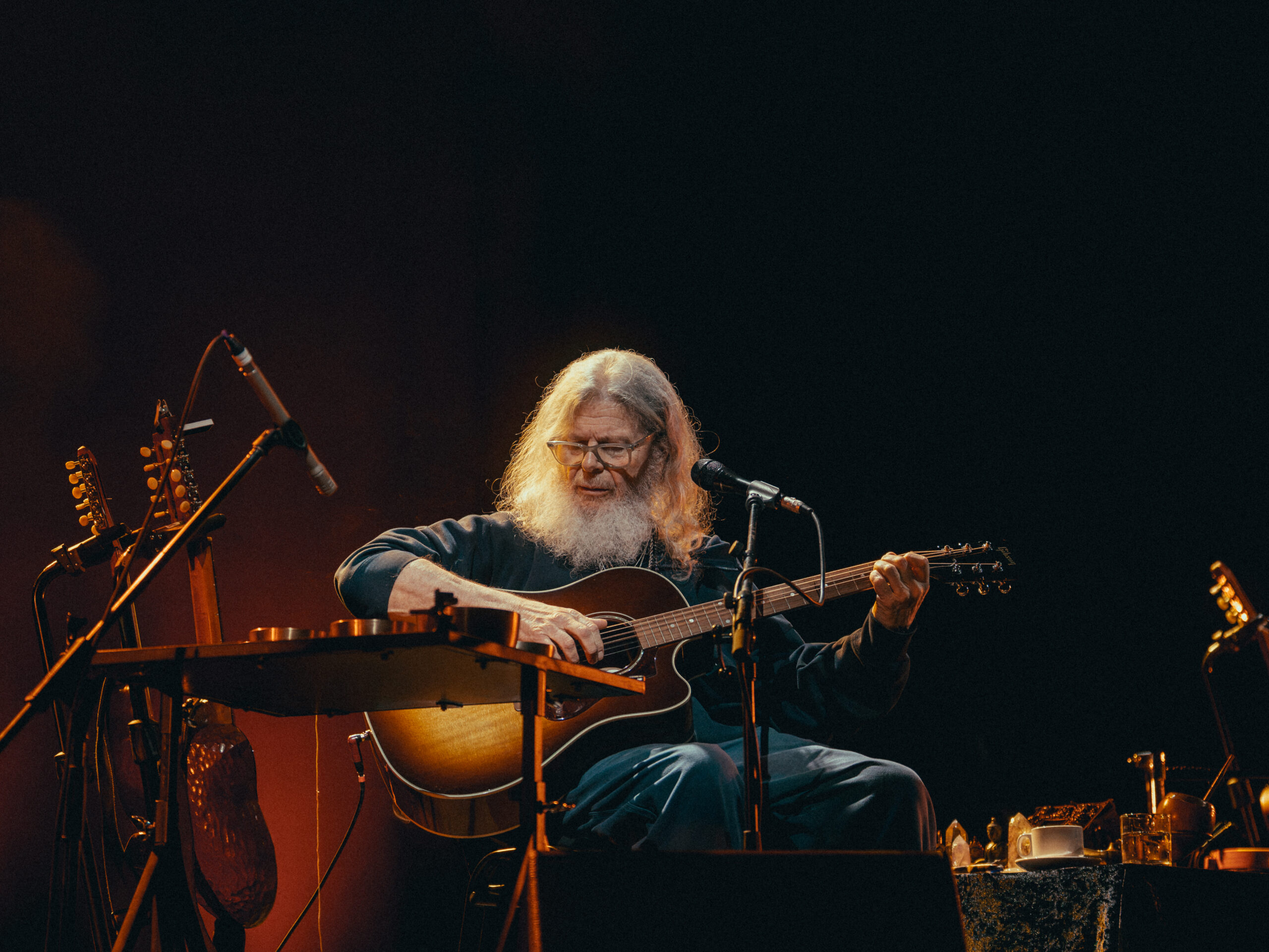 Gustavo Santaolalla: el hombre que convirtió el silencio en música