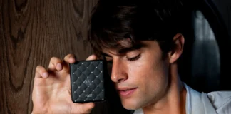 Motorola lleva la tecnología al terreno del lujo: cristales Swarovski, bienestar y carga inalámbrica